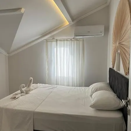 Camelia House 페티예